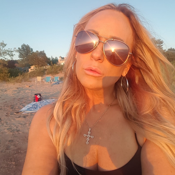 Meet your Posher, Nikki - Picture 1 of 1